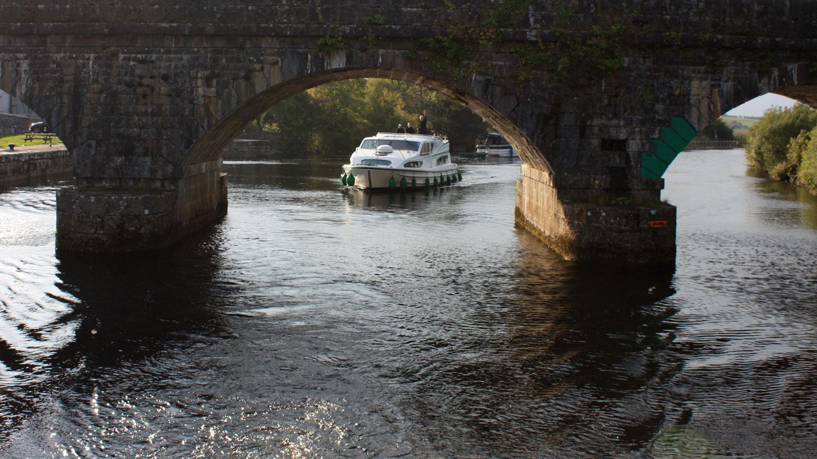 Irland: Ein Roadtrip zu Wasser - Hausboot fahren auf dem Shannon