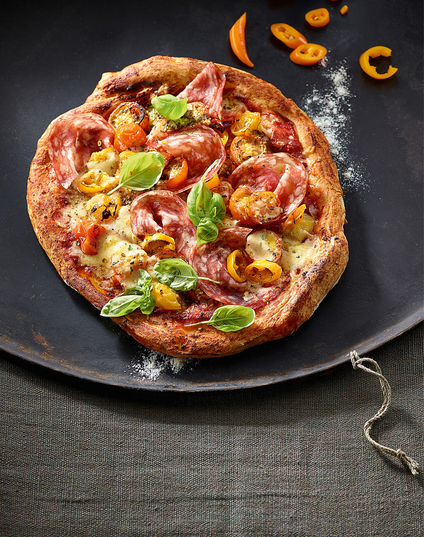 Tomate-Salami-Pizza