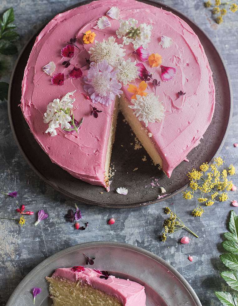 Torte mit rosaner Buttercreme