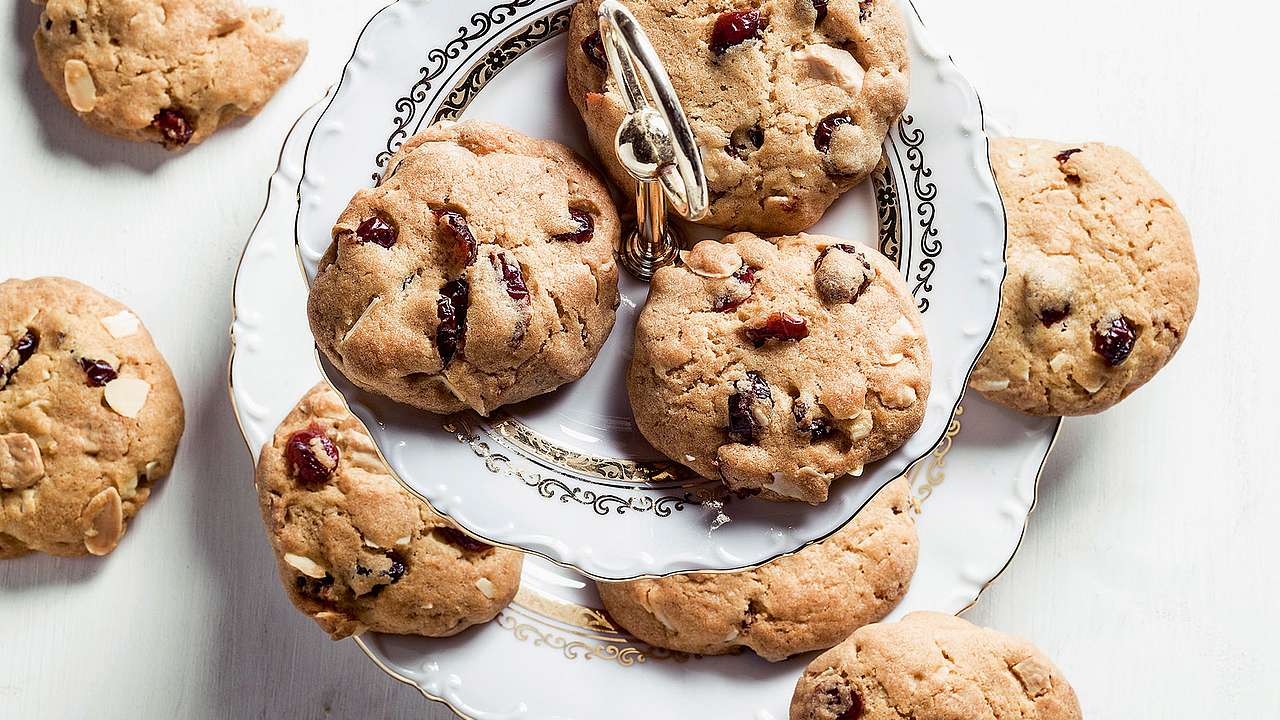 Cookies mit weißer Schokolade, Cranberrys und Macadamia - amicella.de