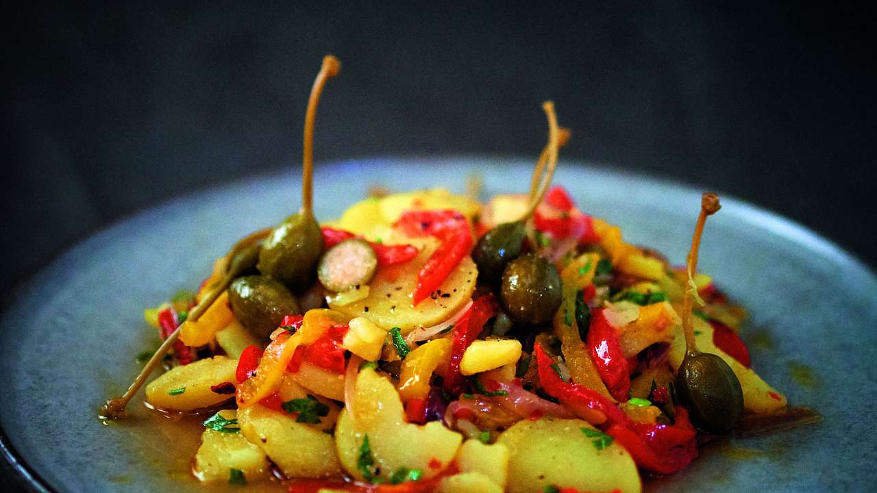 Kartoffelsalat mit Kapern und Paprika - amicella.de