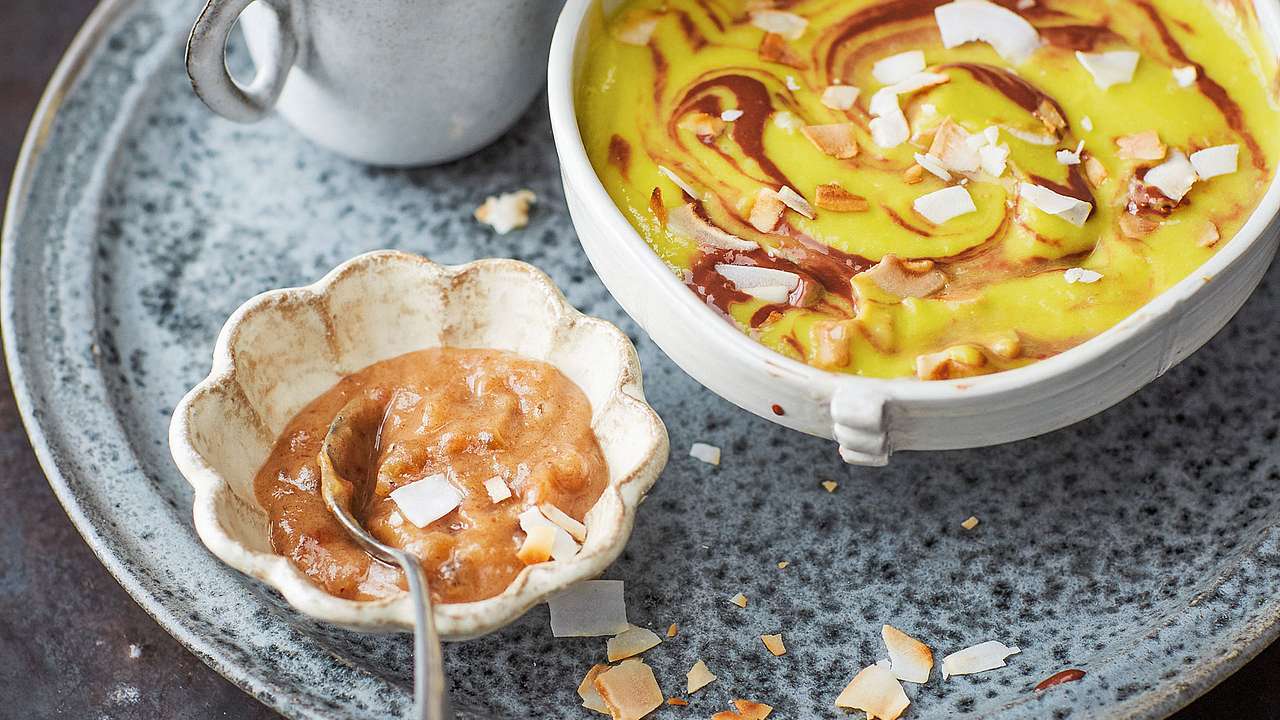 Veganer Pfirsich-Pudding mit Schokosauce - amicella.de