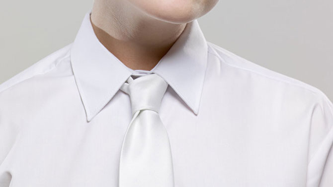 Weißes Hemd und Weiße Krawatte