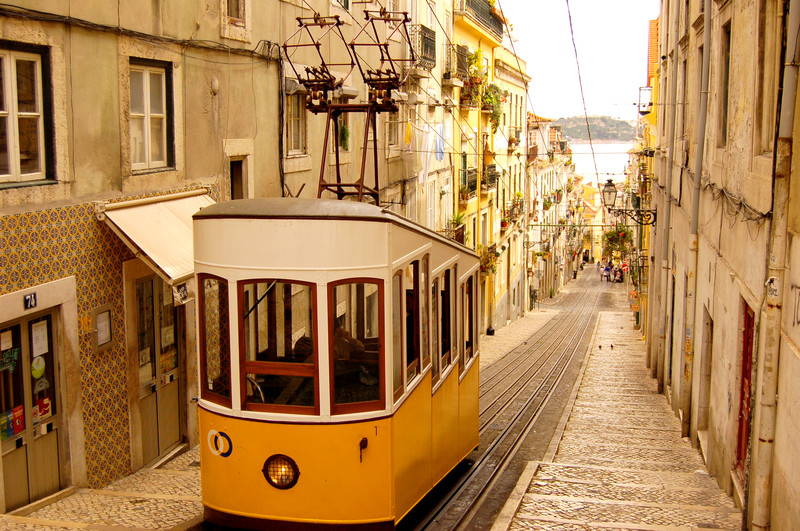 Lissabon - Die Tram 28 ist die wohl bekannteste Linie der Stadt 