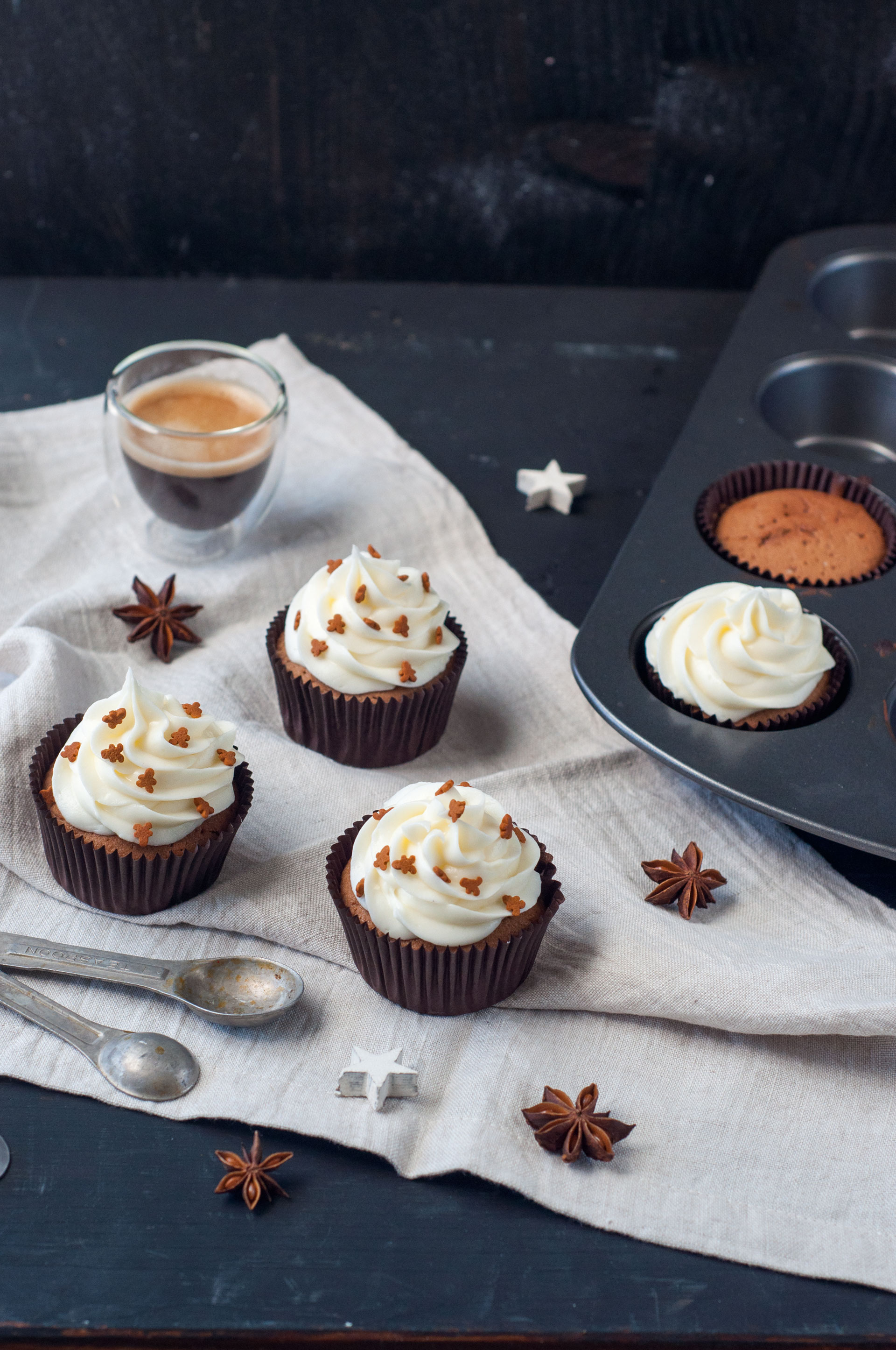 Lebkuchen-Latte-Cupcakes mit Frosting