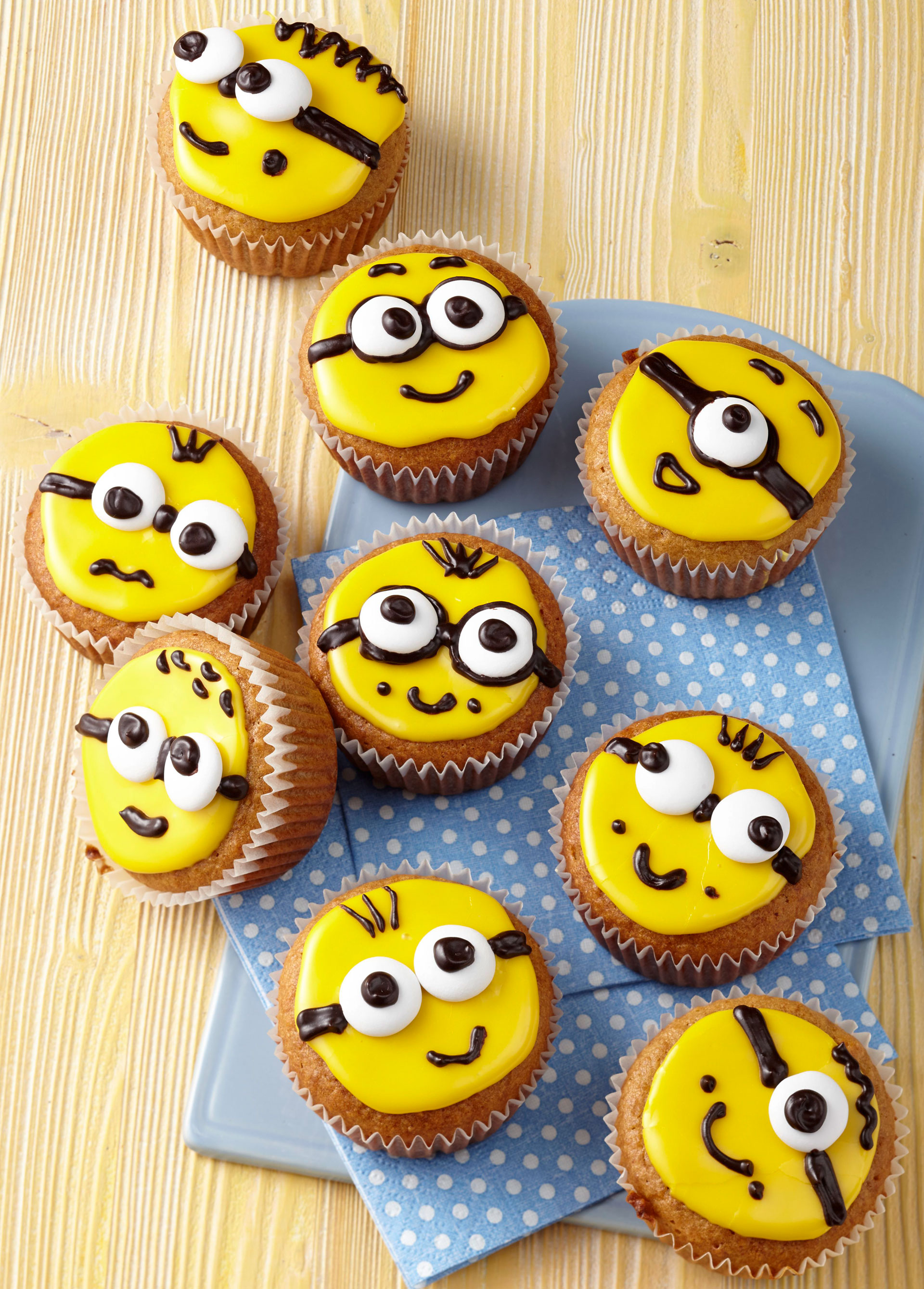 Muffins mit Minions-Gesichtern