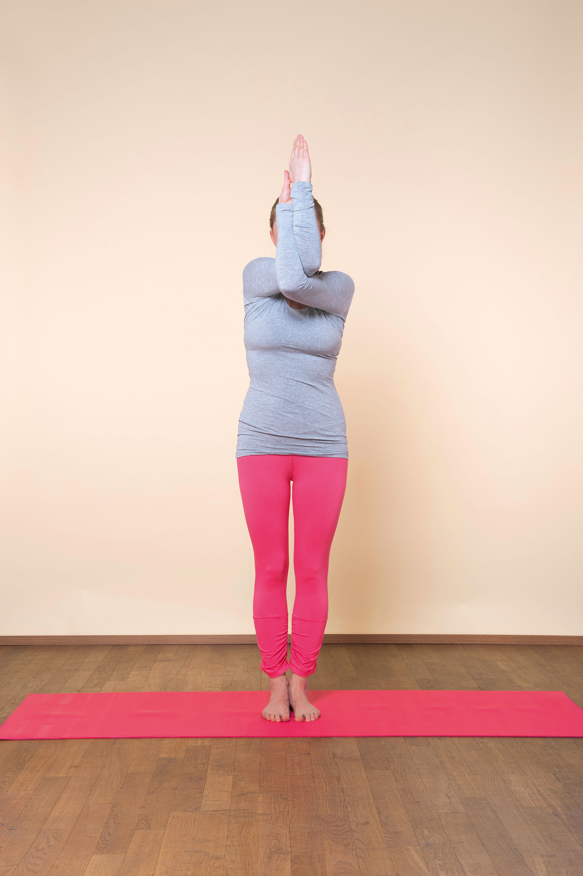 Yogaübungen für Rücken und Nacken: Adler 2