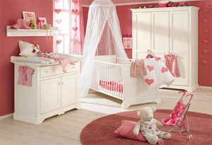 Babyzimmer Sylvie mit Kastenmöbeln von PAIDI. 